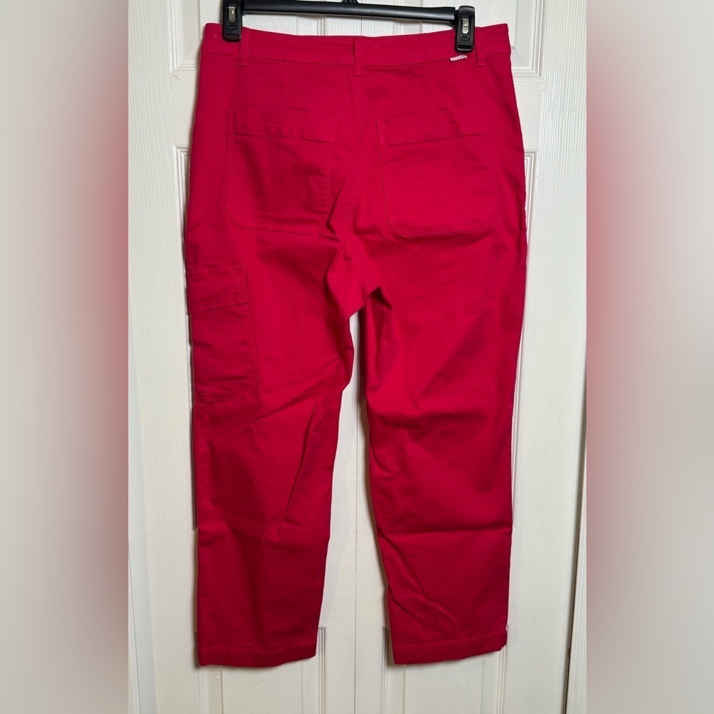 Vibrant Fuchsia Women's Cropped Jeans - Picture 6 of 9